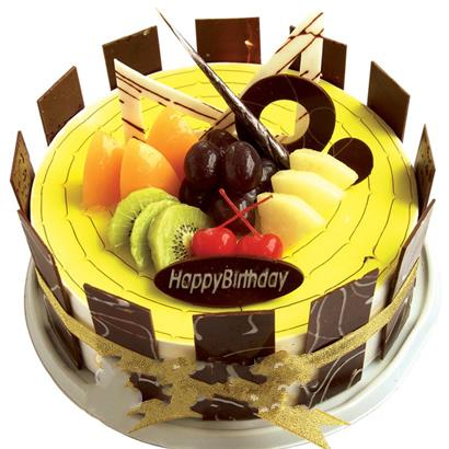寄相思:鲜奶水果蛋糕，黄绿色果浆铺面，时令水果，巧克力片装饰，巧克力片围边。