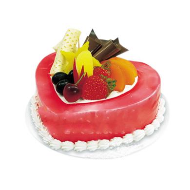 心有独钟:心型慕斯蛋糕，时令水果夹心。上面时令水果装饰。