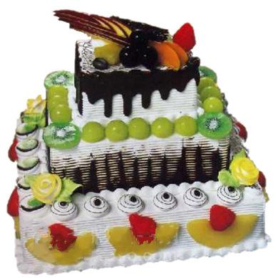 浪漫之屋:三层方形蛋糕,底层由水果环绕,二层由巧克力,一层由奶油，水果等材料装饰.