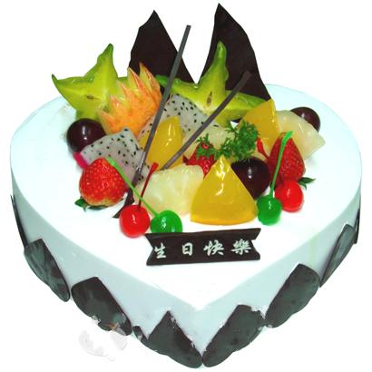 依恋:心形慕斯蛋糕，时令水果装饰