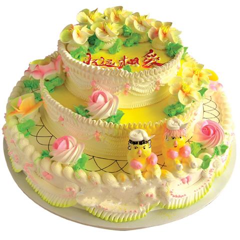 永远相爱:三层圆形鲜奶蛋糕，各色奶油花装饰，底层一对可爱艺术小人装饰。