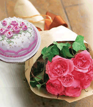 猪生日快乐:9枝超级粉玫瑰，另加一个人精美生日蛋糕（规格可选）