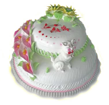 猪猪生日快乐:双层鲜奶生肖蛋糕：装饰可爱猪猪一头，奶油鲜花点缀