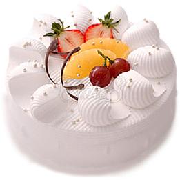 白雪公主:鲜奶水果蛋糕：时令水果中间点缀，鲜奶花围绕装饰
