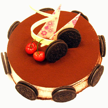 奥利奥提拉米苏:提拉米苏蛋糕，中间夹心水果，表面巧克力装饰！
